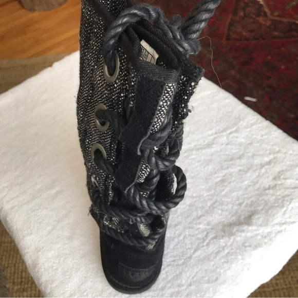 UGG Black Harbour back lace up mid calf size 6 all season boot. - Picture 15 of 16